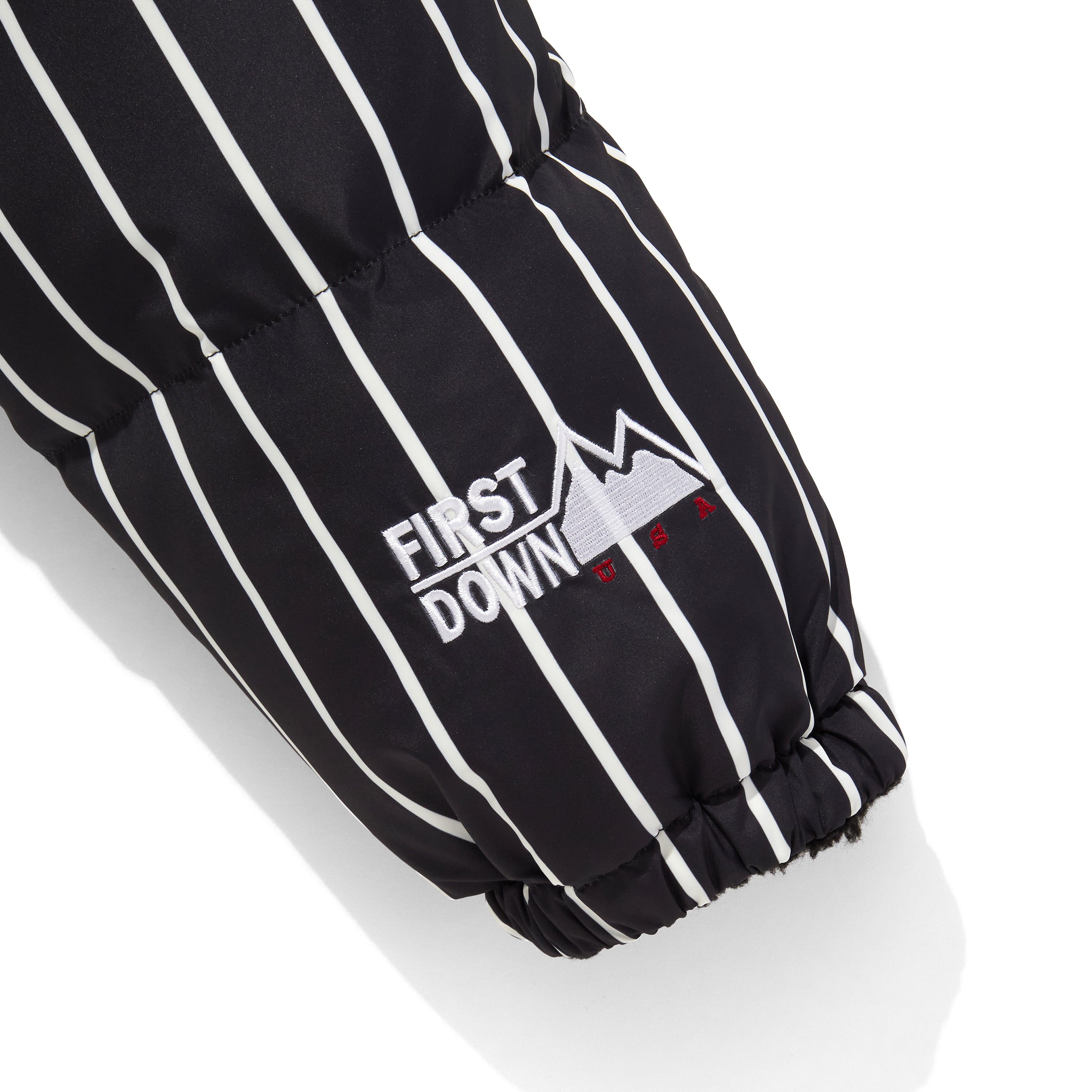 画像をギャラリービューアに読み込む, BILLIONAIRE BOYS CLUB x FIRST DOWN EMBROIDERED LOGO REVERSIBLE BUBBLE DOWN JACKET MICROFT®/FUR