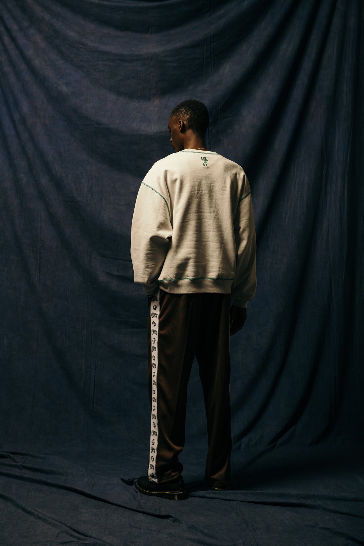 Load image into Gallery viewer, EMBROIDERED LOGO SWEATSHIRT