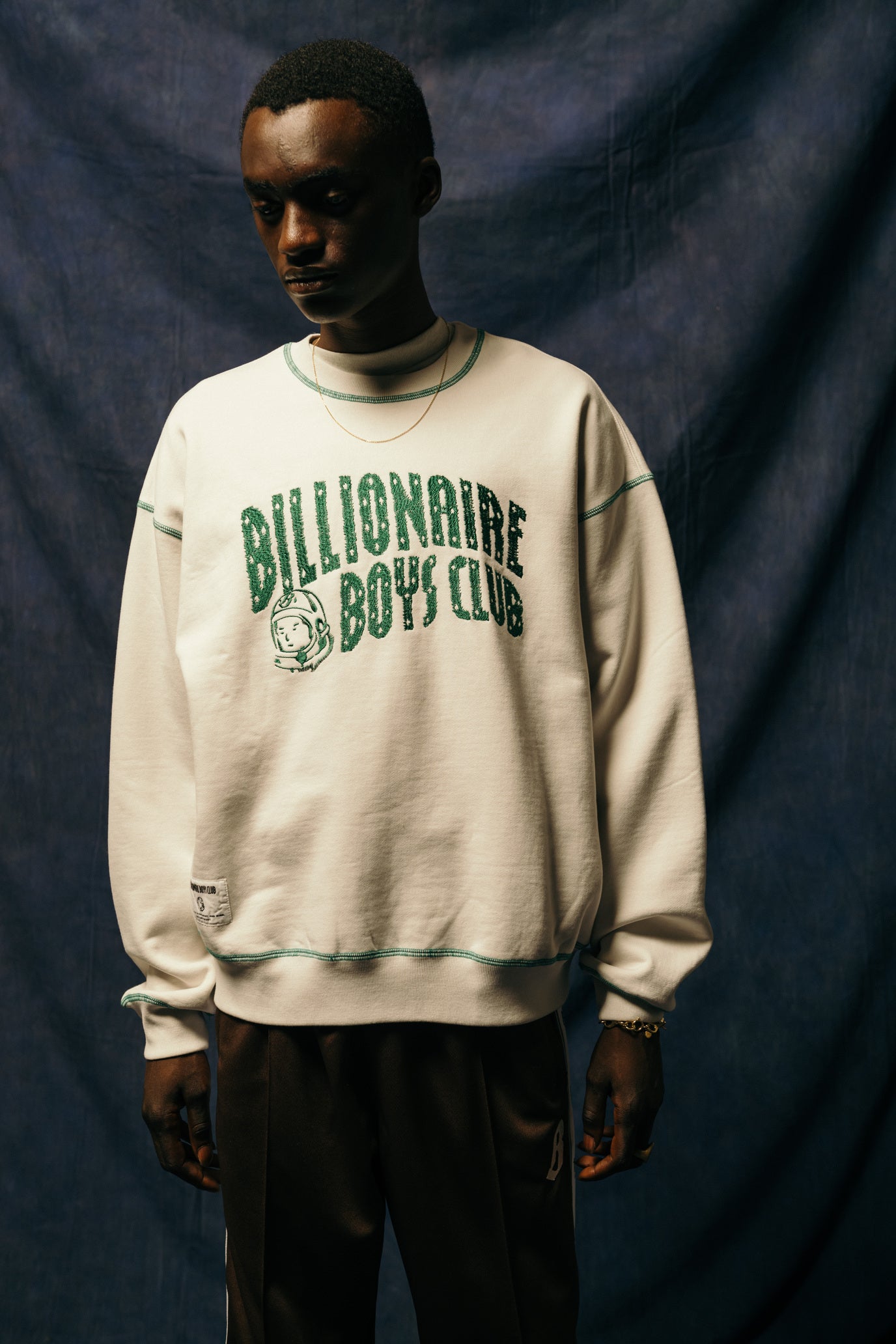 Load image into Gallery viewer, EMBROIDERED LOGO SWEATSHIRT