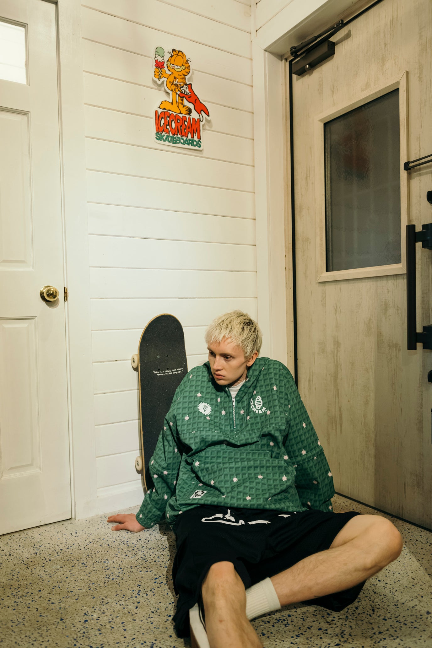 画像をギャラリービューアに読み込む, ICECREAM x GARFIELD WALL CLOCK