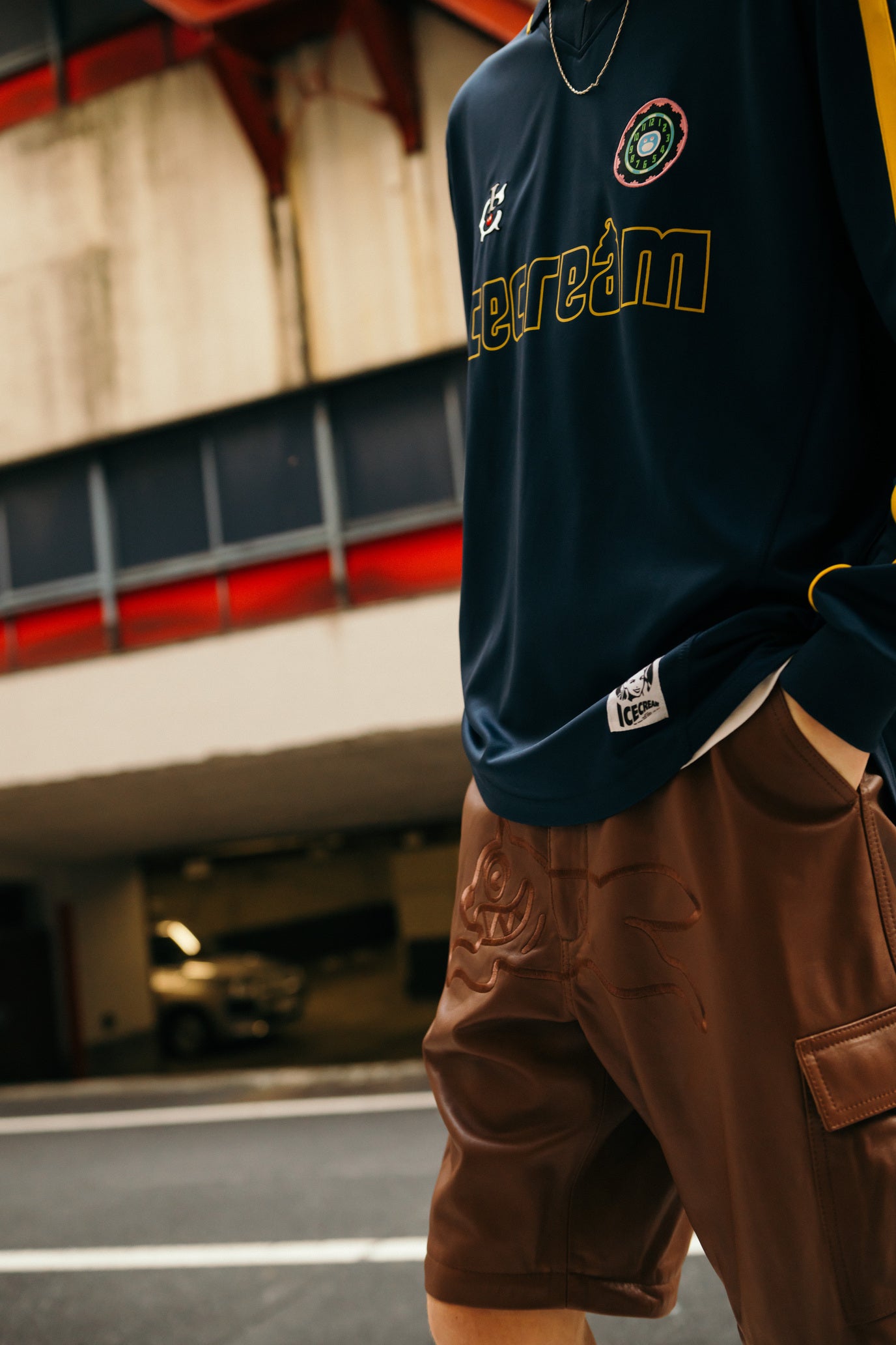 画像をギャラリービューアに読み込む, APPLIQUE LOGO LEATHER 2WAY CARGO PANTS
