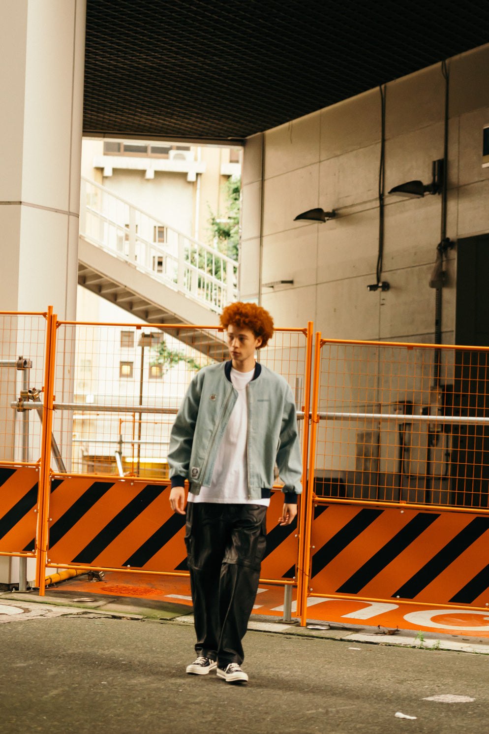 画像をギャラリービューアに読み込む, EMBROIDERED LOGO WASHED DENIM ZIP UP JACKET