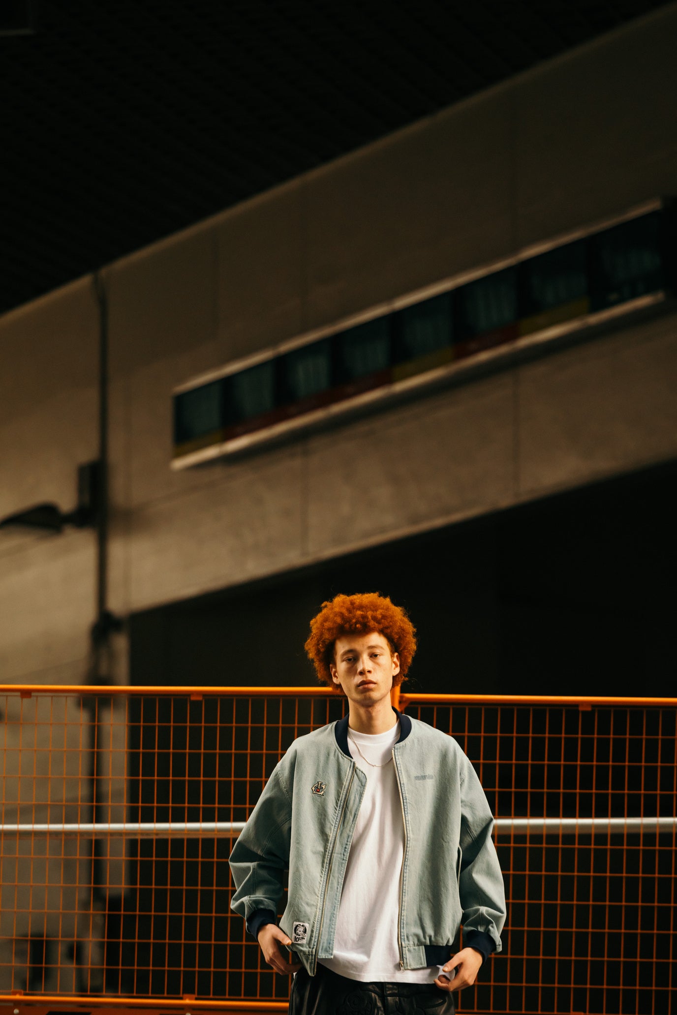 画像をギャラリービューアに読み込む, EMBROIDERED LOGO WASHED DENIM ZIP UP JACKET