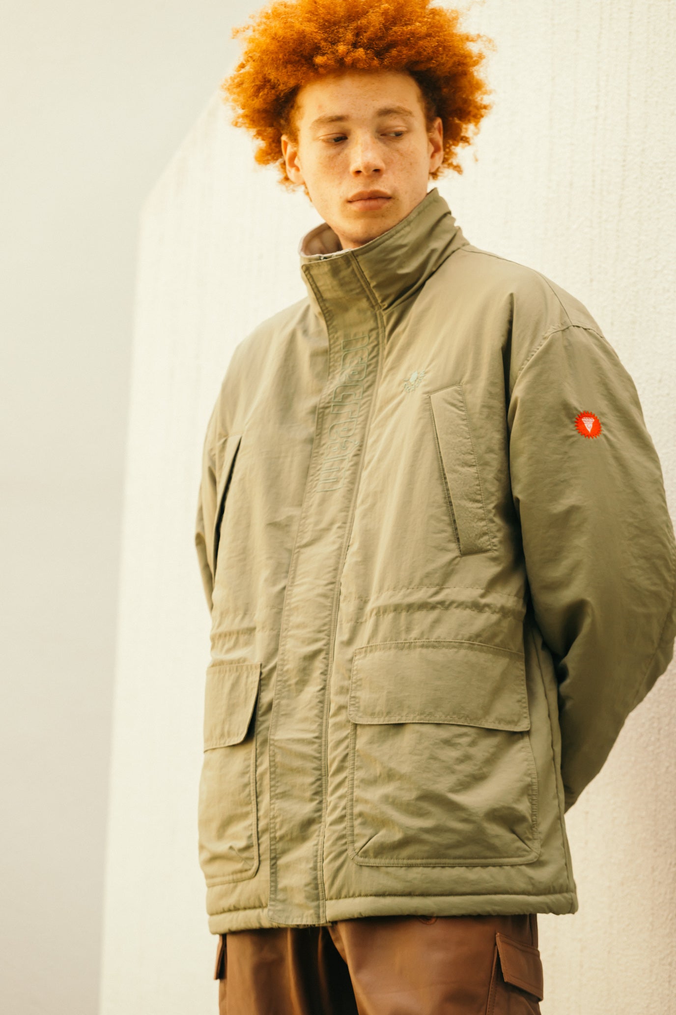 画像をギャラリービューアに読み込む, EMBROIDERED LOGO NYLON COAT