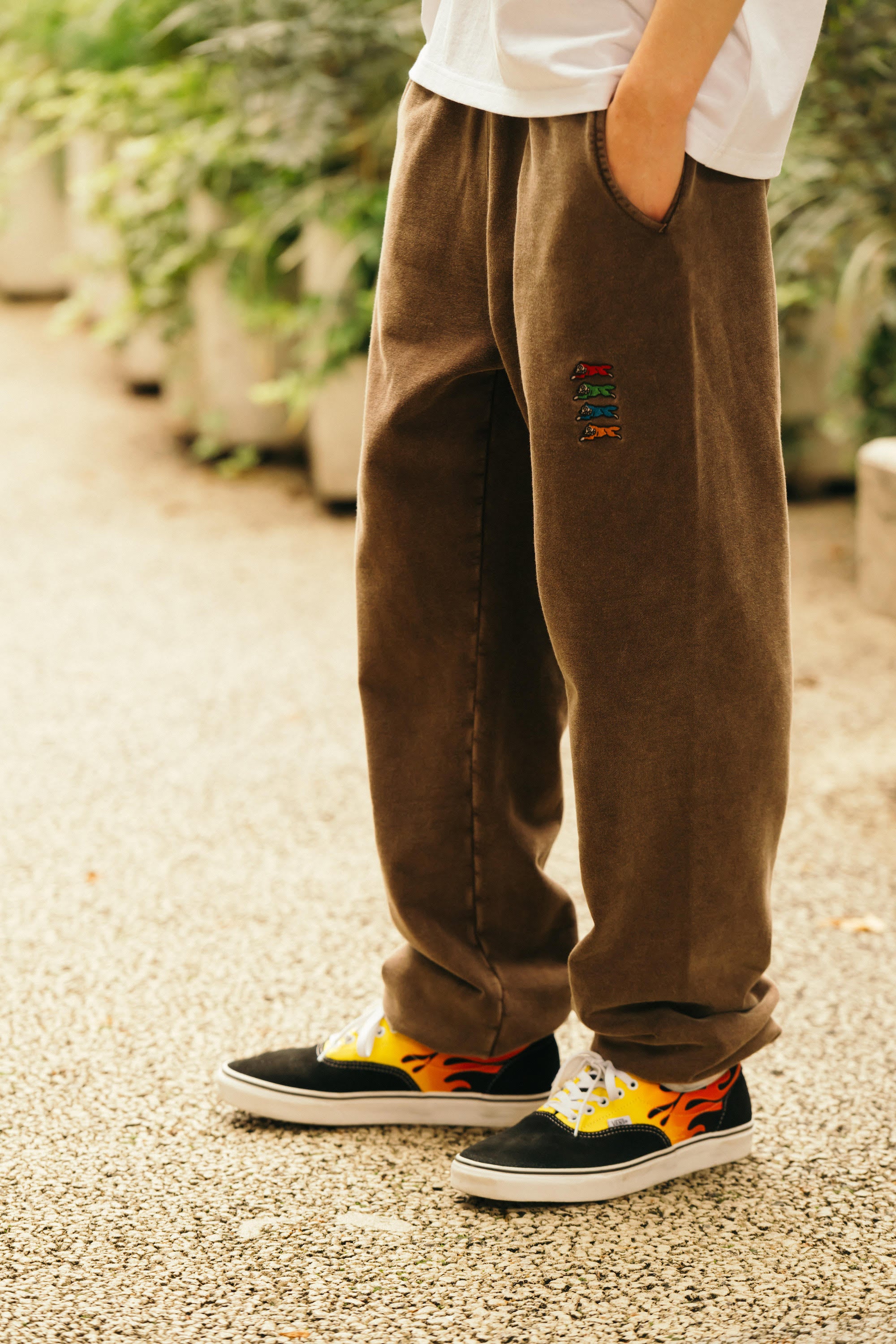 画像をギャラリービューアに読み込む, EMBROIDERED LOGO DAMAGED SWEAT PANTS