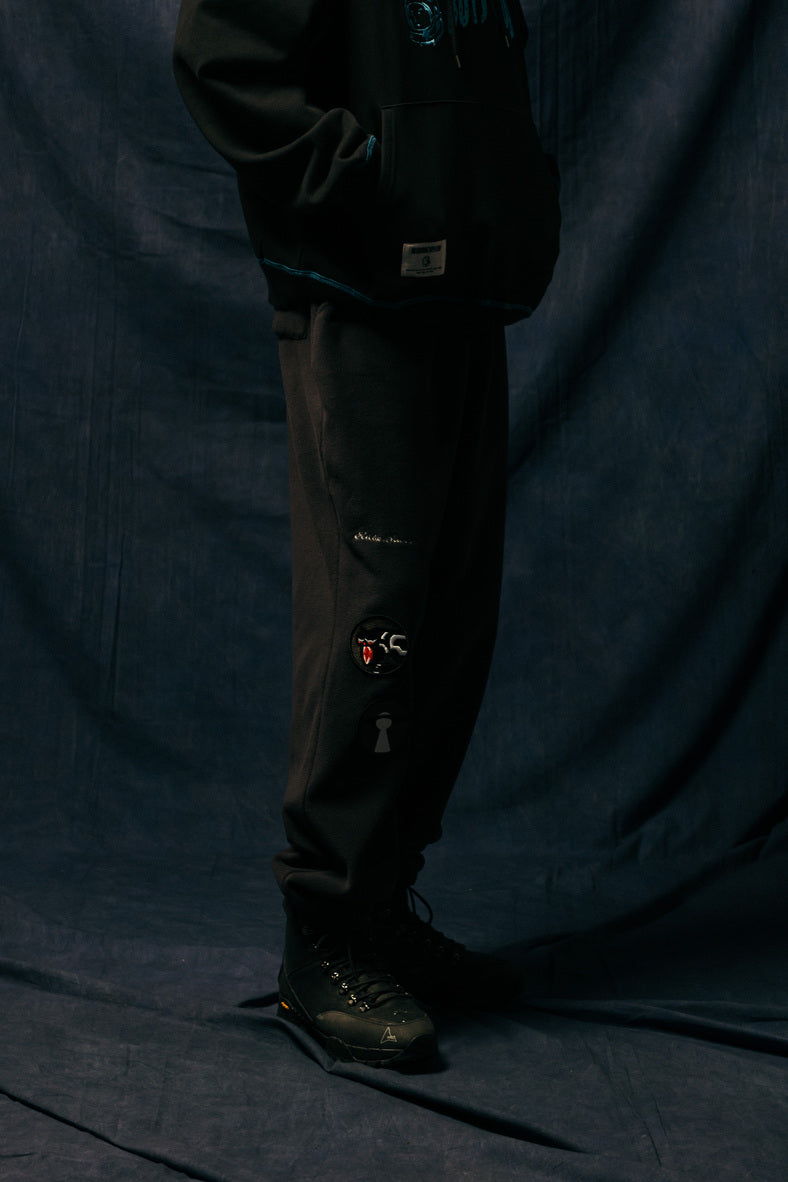 画像をギャラリービューアに読み込む, EMBROIDERED LOGO HOODIE
