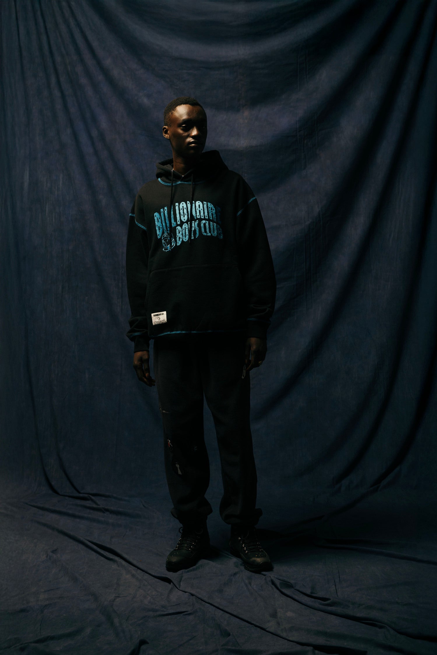 画像をギャラリービューアに読み込む, EMBROIDERED LOGO HOODIE

