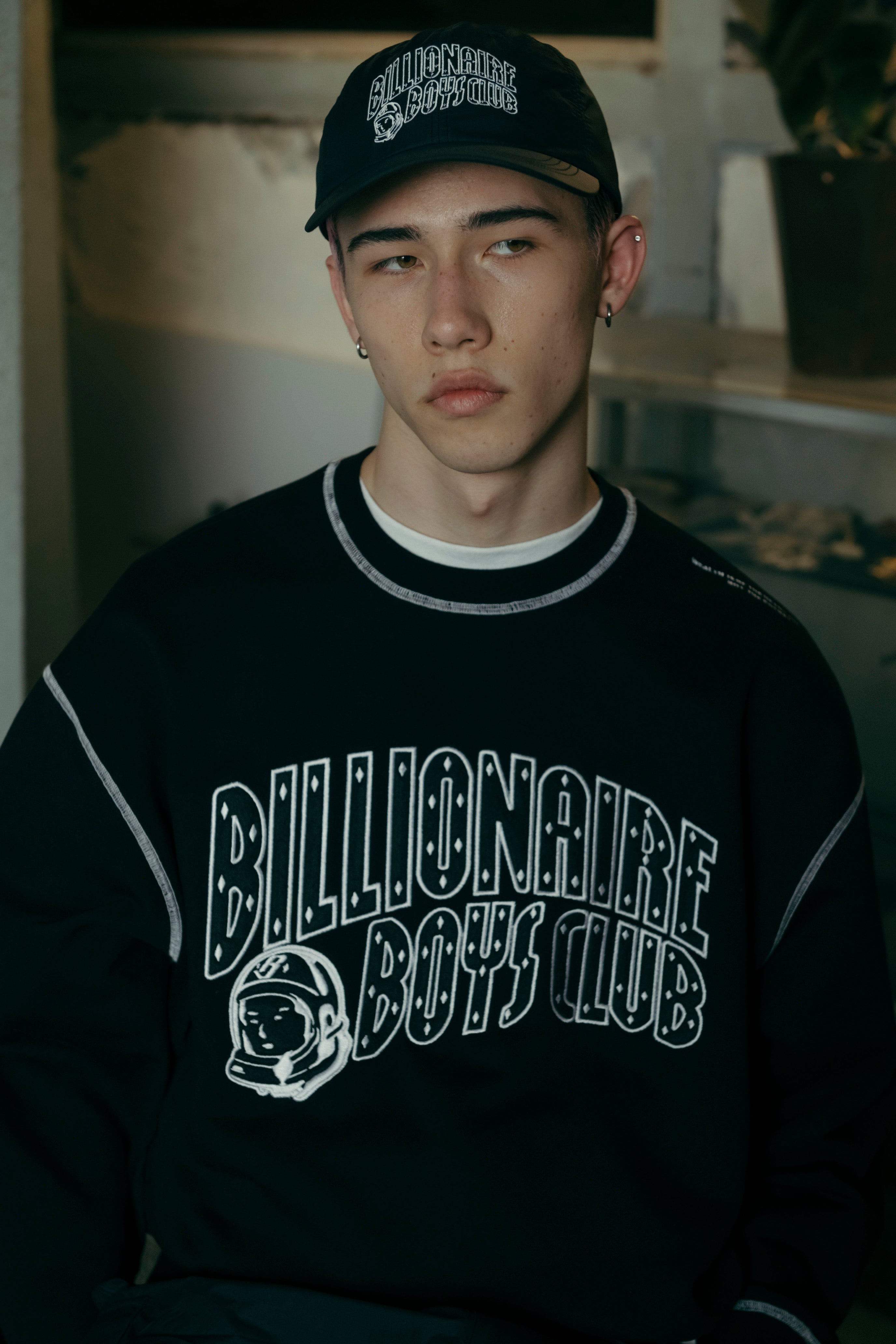 Load image into Gallery viewer, Felt Logo Sweatshirt Arch Logo
