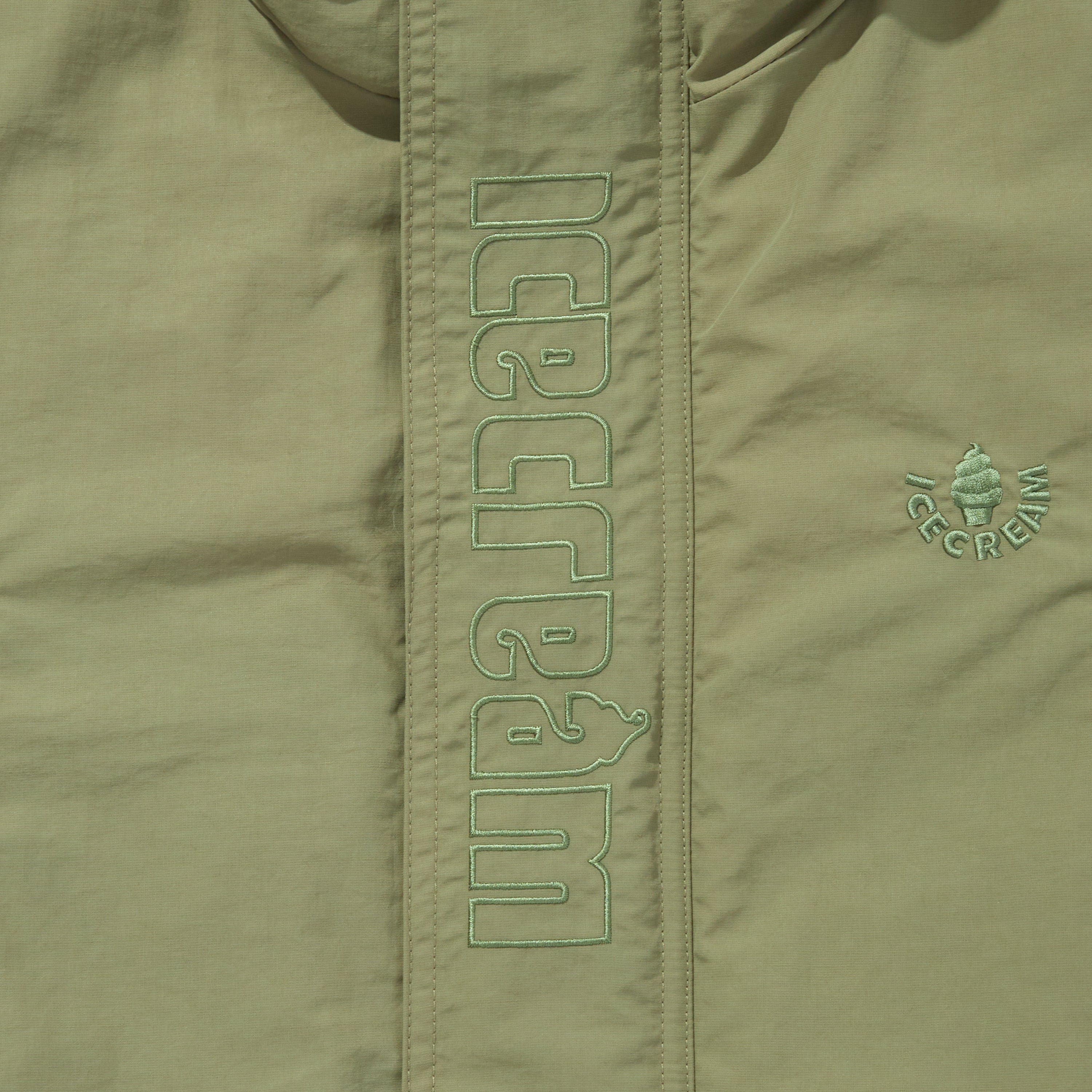 画像をギャラリービューアに読み込む, EMBROIDERED LOGO NYLON COAT

