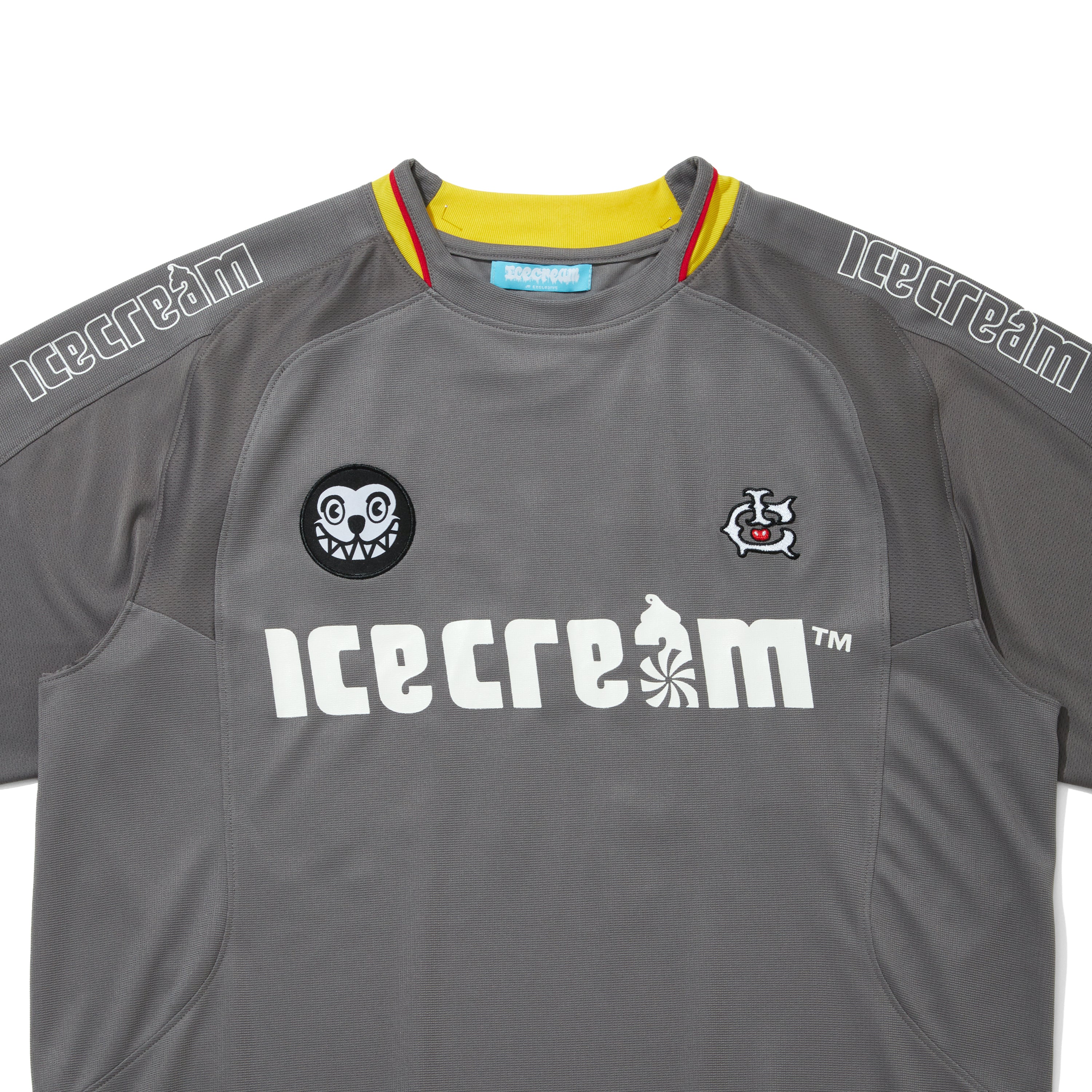 画像をギャラリービューアに読み込む, Football Shirts
