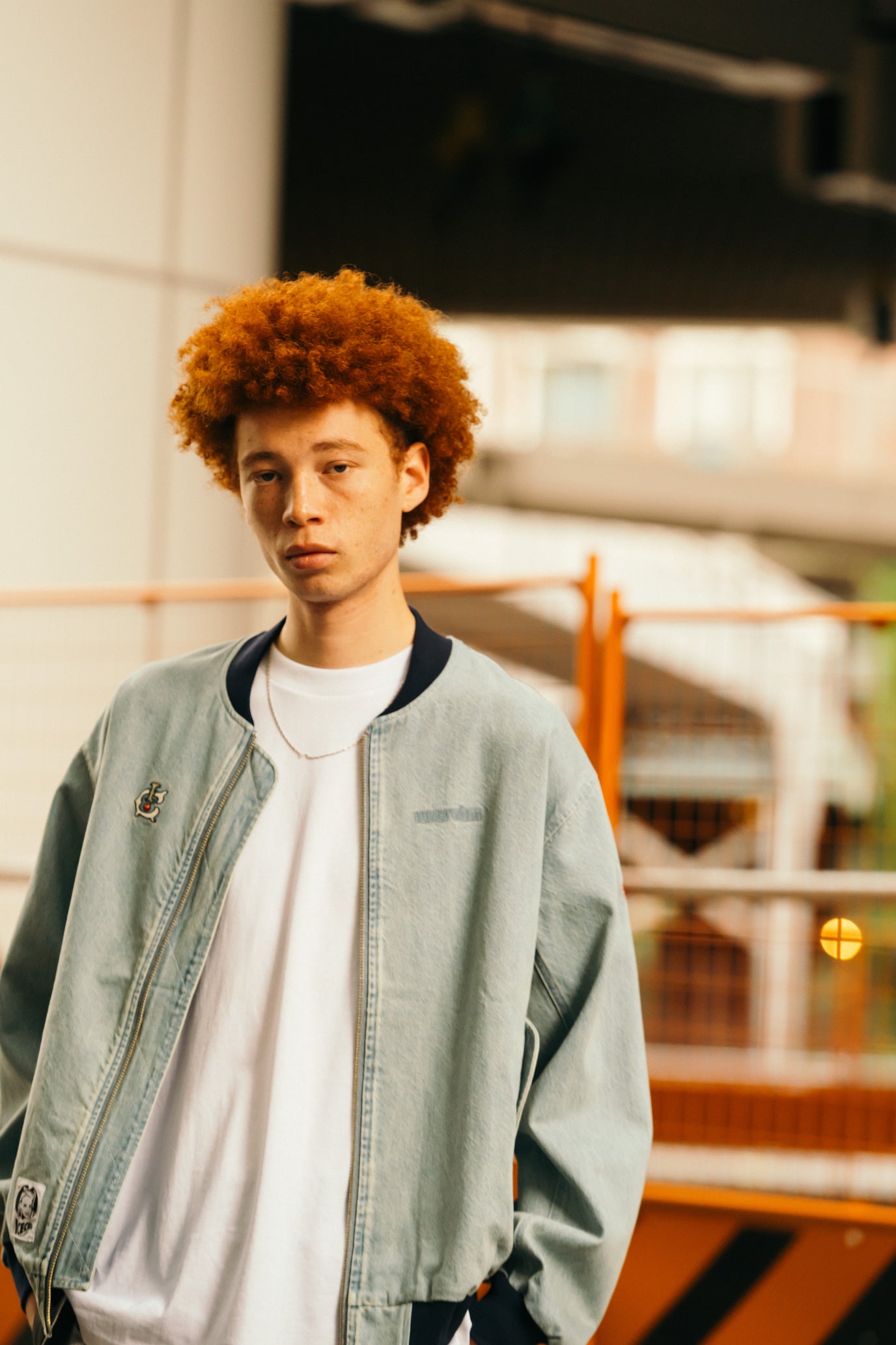 Load image into Gallery viewer, EMBROIDERED LOGO WASHED DENIM ZIP UP JACKET
