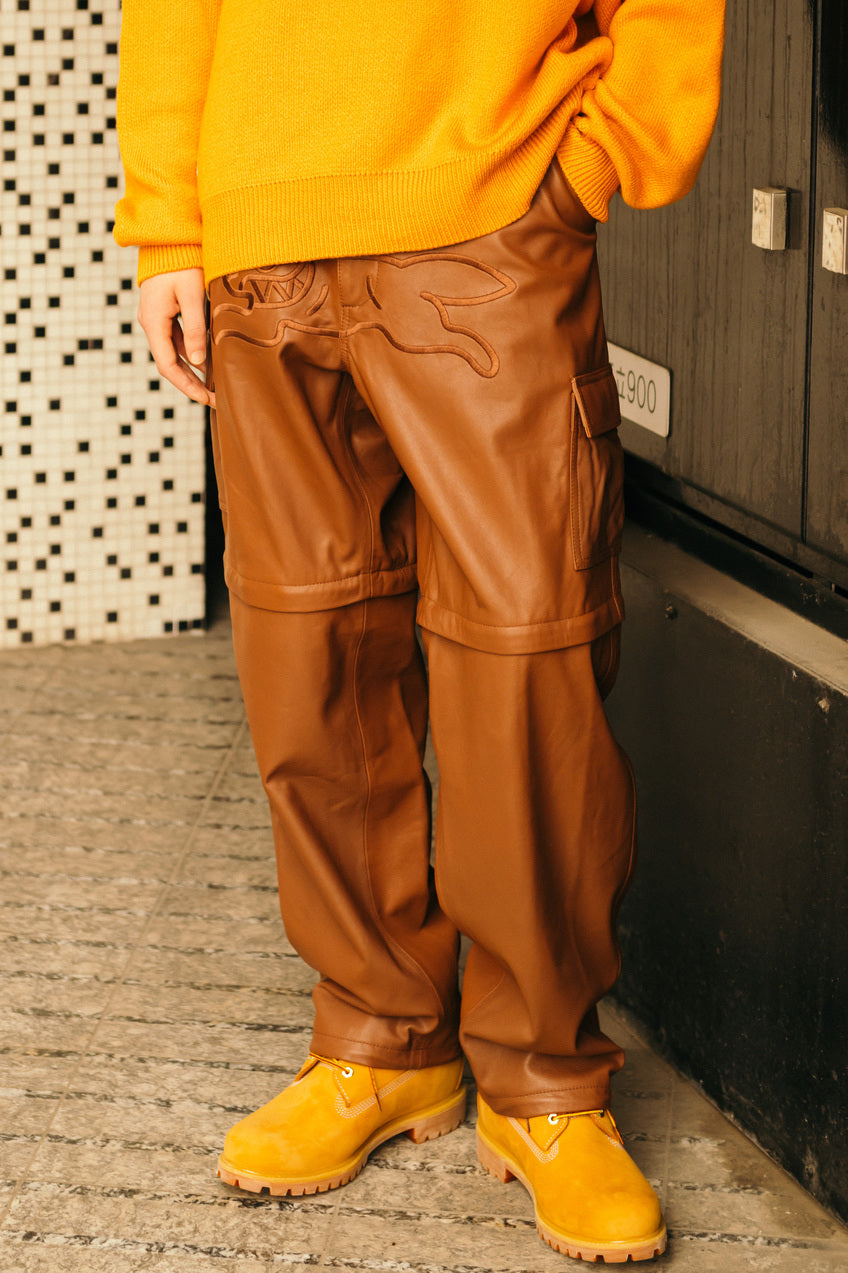 Load image into Gallery viewer, APPLIQUE LOGO LEATHER 2WAY CARGO PANTS
