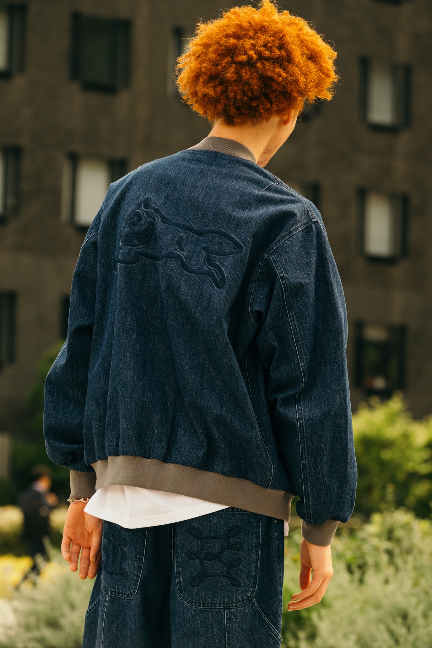 Load image into Gallery viewer, EMBROIDERED LOGO WASHED DENIM ZIP UP JACKET
