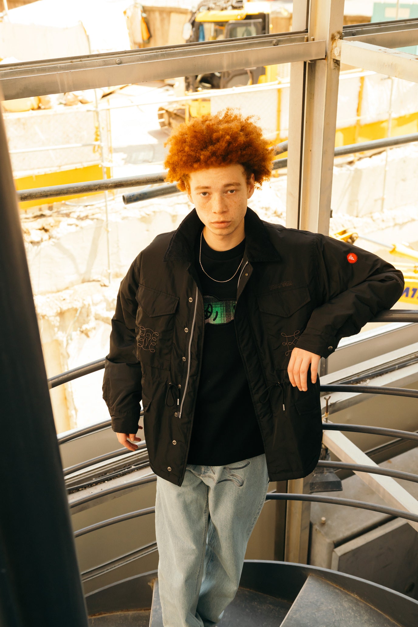 Load image into Gallery viewer, APPLIQUE LOGO BUGGY DENIM PANTS
